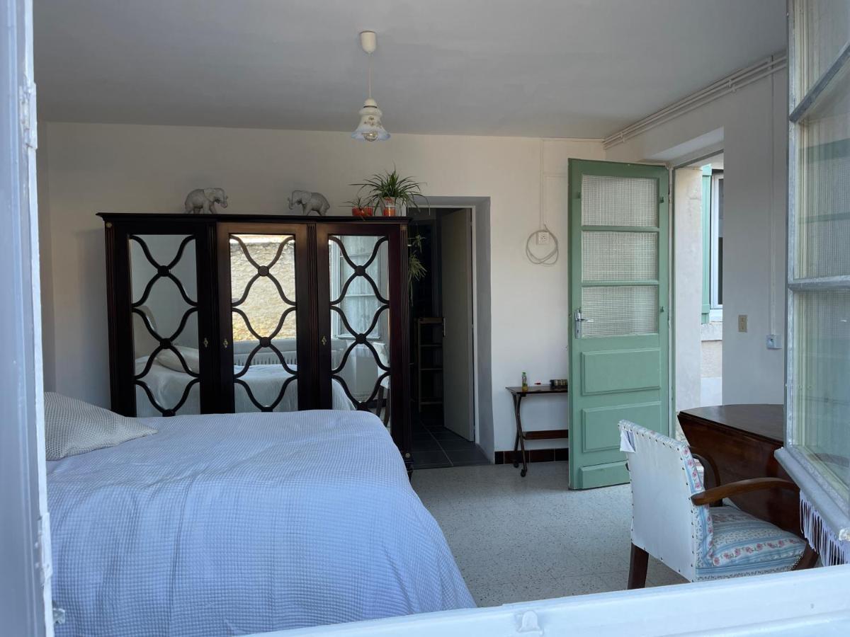 セル・シュル・シェール Parfums Du Bois Bed & Breakfast エクステリア 写真